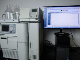 waters-alliance-2695-hplc-with-waters-2487-dual-absorbance-detector-and-empower-3-loaded-on-computer